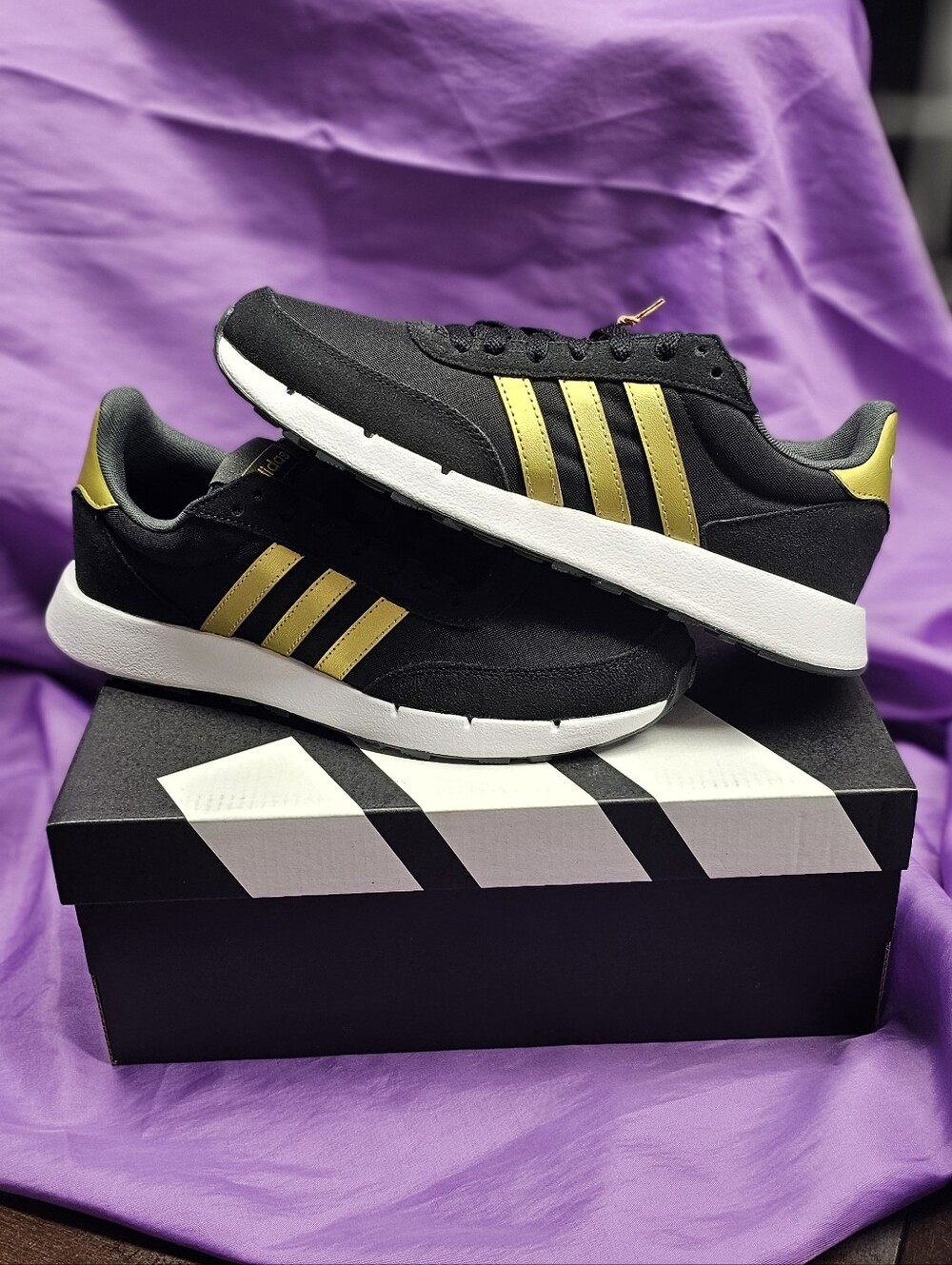 Adidas Black & Gold run 60s 2.0